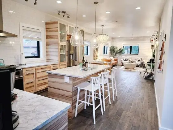 Light & Airy Mountain Town Apartment