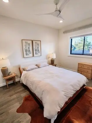 Light & Airy Mountain Town Apartment