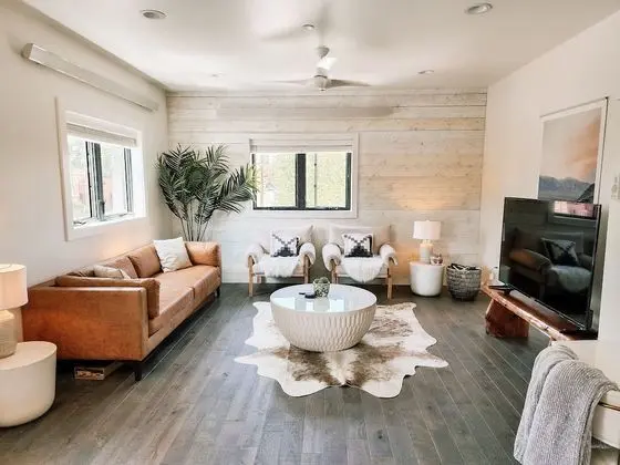 Light & Airy Mountain Town Apartment