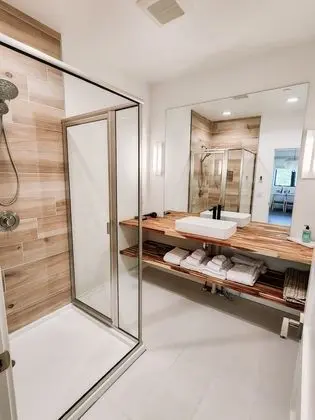 Light & Airy Mountain Town Apartment