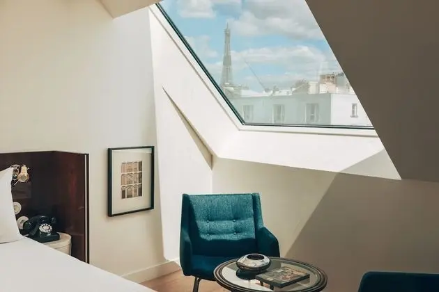 Junior Süit (Eiffel view)