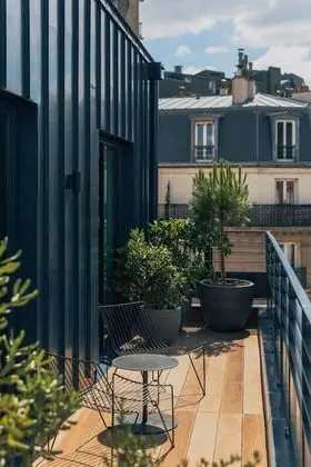 Junior Süit (Eiffel view)