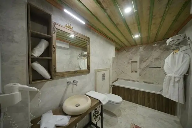 Deluxe Suite , Bahçe Manzaralı, Jakuzili (2 Kişilik)