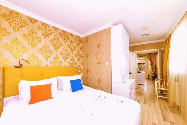 Teraslı Suit- Deniz Manzaralı Oda