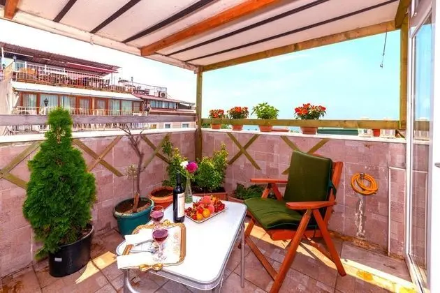 Teraslı Suit- Deniz Manzaralı Oda