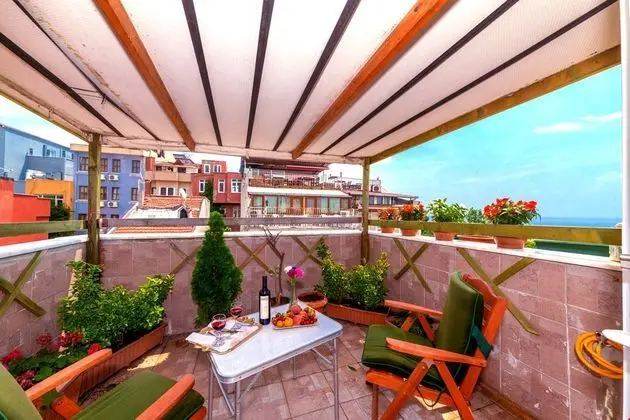 Teraslı Suit- Deniz Manzaralı Oda