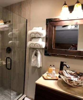 Honeymoon Oda, 1 En Büyük (King) Boy Yatak, Sigara İçilmez, Kısmi Göl Manzaralı