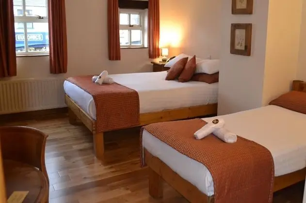 Üç Kişilik Oda, Birden Çok Yatak, Sigara İçilmez