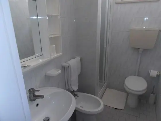 Basic Tek Büyük Yataklı Oda