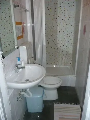 Dört Kişilik Oda, Banyolu/Duşlu