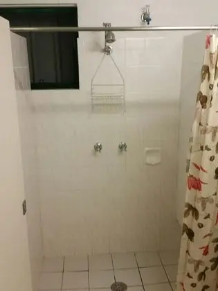 İki Ayrı Yataklı Oda, Ortak Banyo