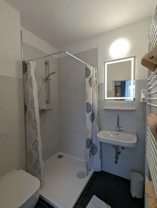 Basic Tek Büyük Yataklı Oda