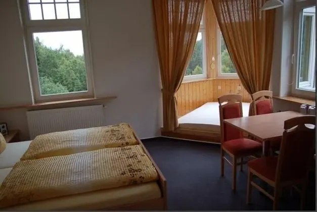 Basic Üç Kişilik Oda