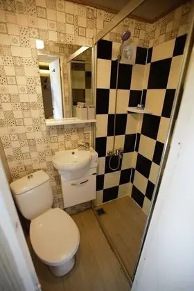 Tiny Room (Leleg)