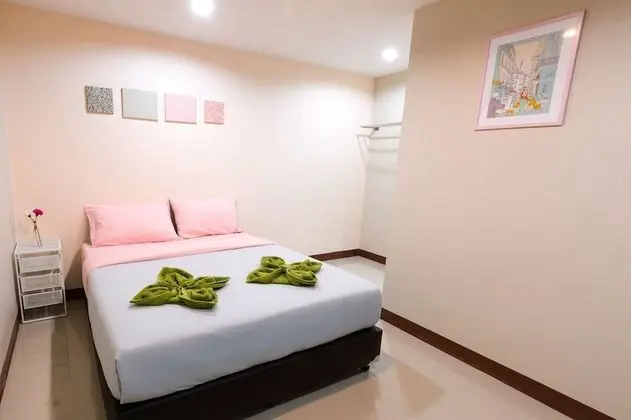 Private Room with Bathroom (Garden View)