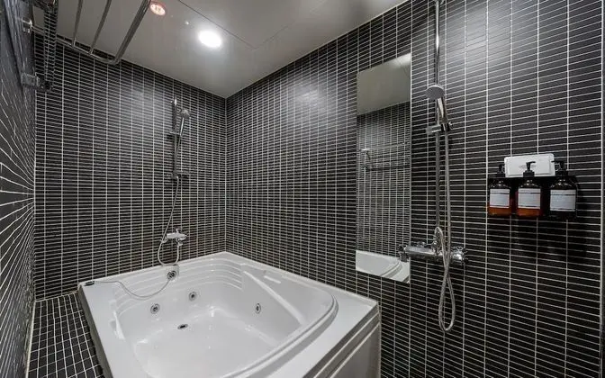 Oda (1PC Large Bathtub Room (SUV parking i)