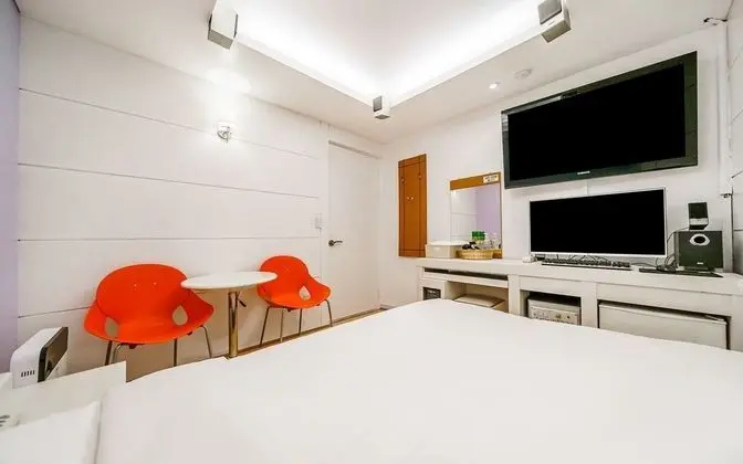Oda (Standard Room (1PC Window 7 Netflix(w)