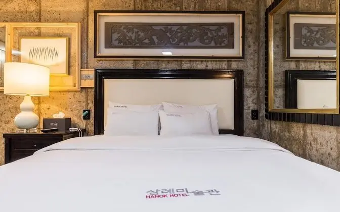 Oda (3F Deluxe Room (Netflix Available Sty)