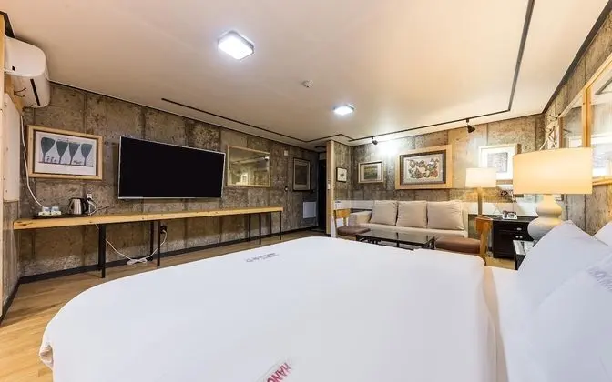 Oda (3F Deluxe Room (Netflix Available Sty)