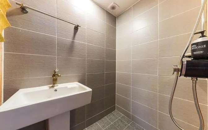 Oda (3F Deluxe Room (Netflix Available Sty)