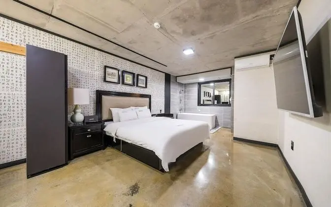 Oda (Drive Deluxe with Parking (Netflix Av)