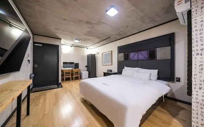 Oda (Drive Deluxe with Parking (Netflix Av)