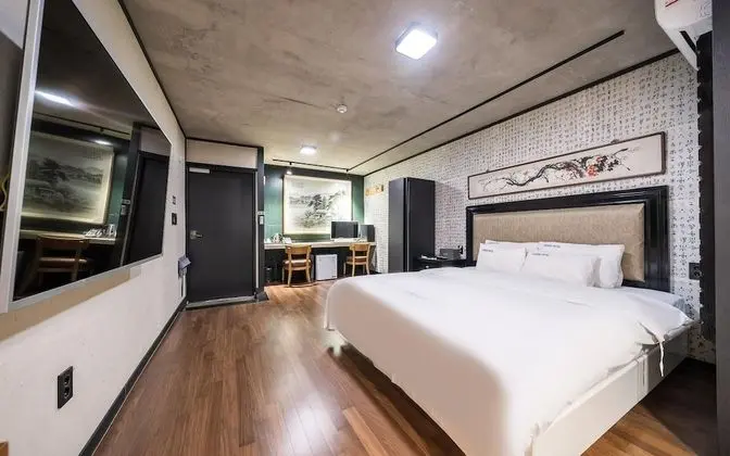 Oda (Drive Deluxe with Parking (Netflix Av)