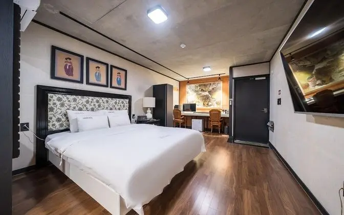 Oda (Drive Deluxe with Parking (Netflix Av)