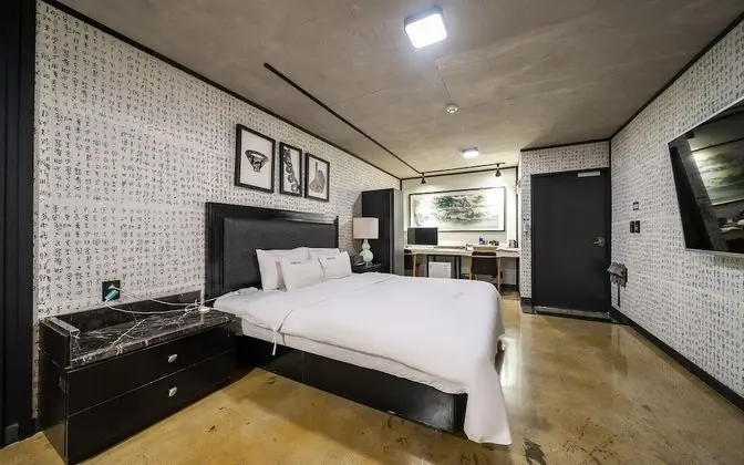 Oda (Drive Deluxe with Parking (Netflix Av)