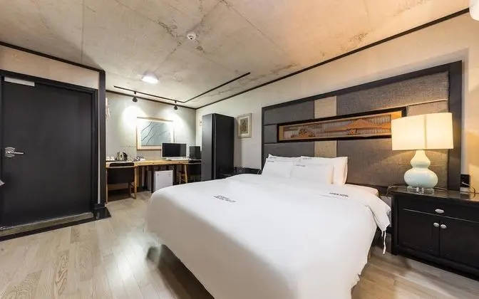 Oda (Drive Deluxe with Parking (Netflix Av)