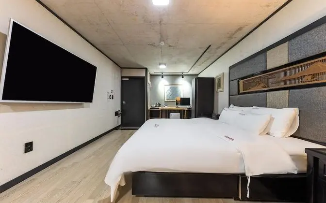 Oda (Drive Deluxe with Parking (Netflix Av)