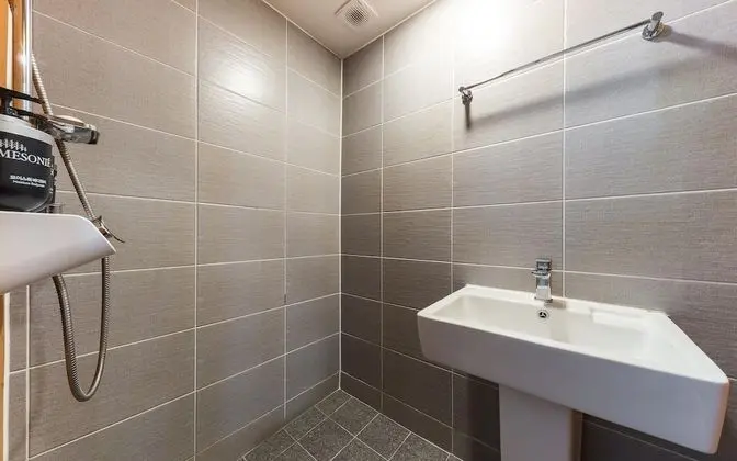 Oda (Drive Deluxe with Parking (Netflix Av)