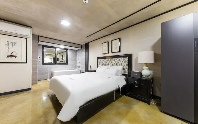 Oda (Drive Deluxe with Parking (Netflix Av)