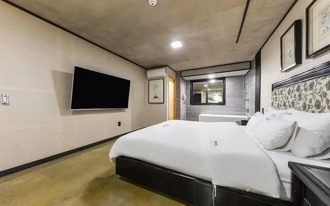 Oda (Drive Deluxe with Parking (Netflix Av)