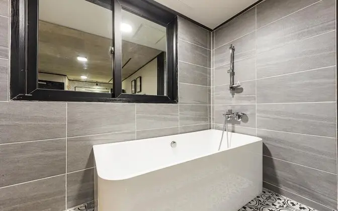 Oda (Drive Deluxe with Parking (Netflix Av)