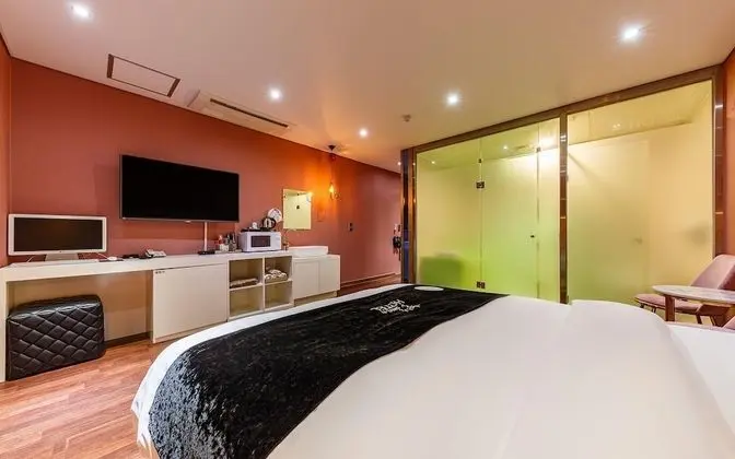 Oda (Deluxe (Whirlpool Bath/Super King Siz)