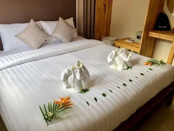 Deluxe Oda, Havuz Manzaralı