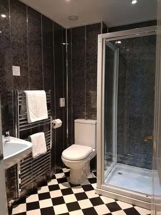 İki Ayrı Yataklı Oda, Banyolu/Duşlu