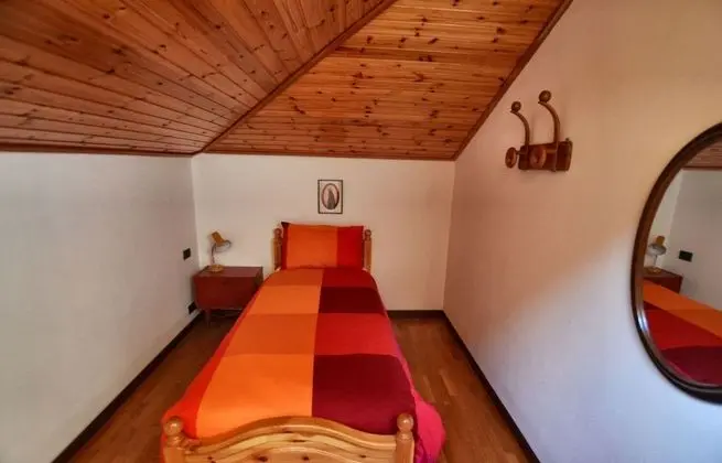 Tek Kişilik Oda, Ortak Banyo (red shelter)