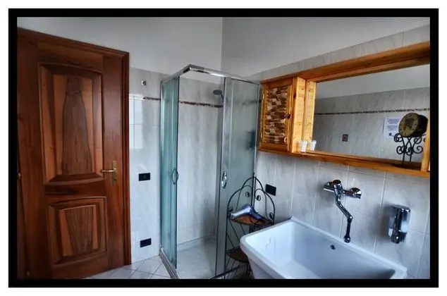 Üç Kişilik Oda, Ortak Banyo