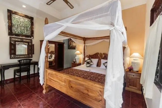 Tek Büyük Yataklı Oda, Havuz Manzaralı