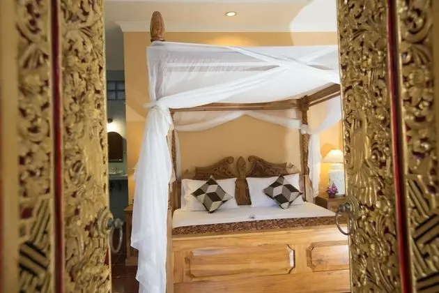 Tek Büyük Yataklı Oda, Havuz Manzaralı