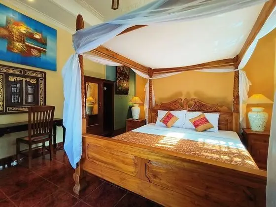 Tek Büyük Yataklı Oda, Havuz Manzaralı