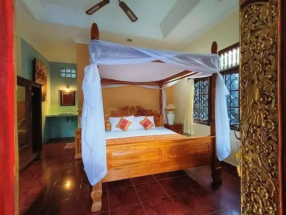 Tek Büyük Yataklı Oda, Havuz Manzaralı