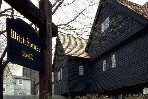 Daire (The Warlock House)