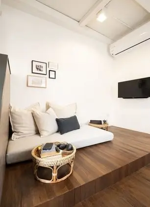 Private Room with Shared Bathroom
