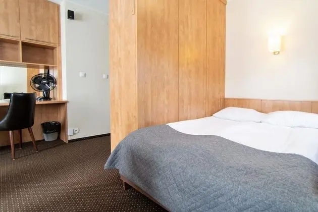 Basic Tek Büyük Yataklı Oda