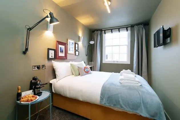 Classic Tek Büyük Yataklı Oda