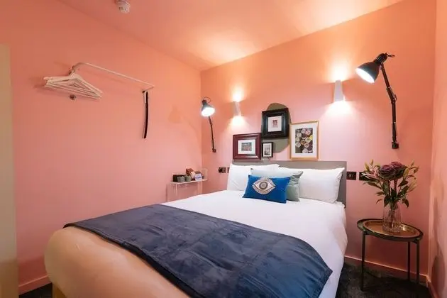 Classic Tek Büyük Yataklı Oda