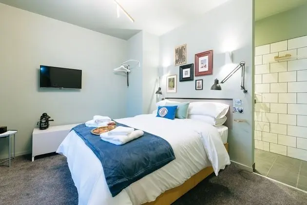 Classic Tek Büyük Yataklı Oda